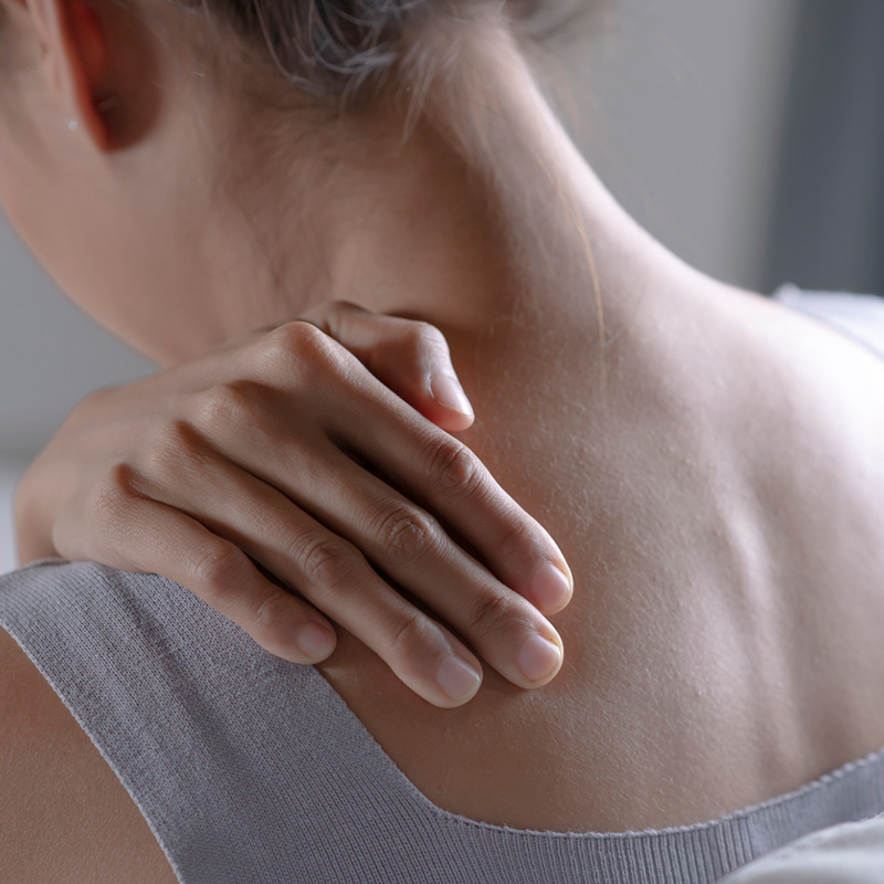 Stelhet och smärta i nacke, nackspärr, whiplash